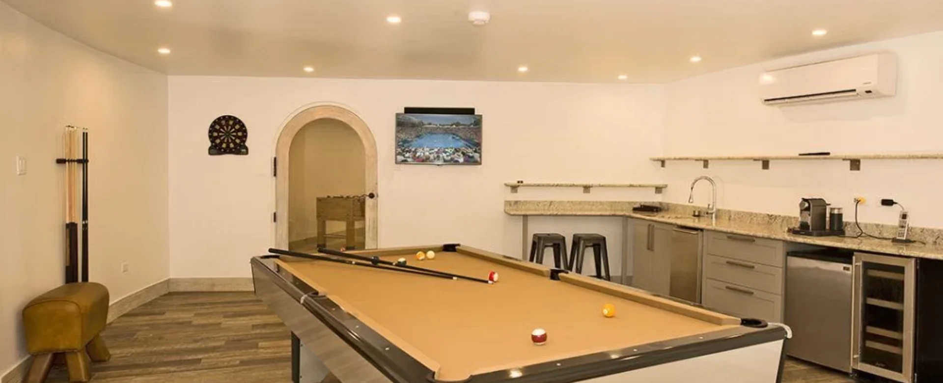 Pool-table-1024x684.jpg (1)